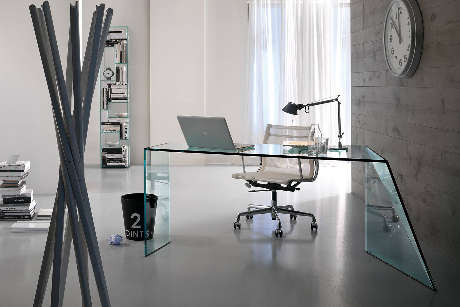 Penrose office desk by Tonelli

