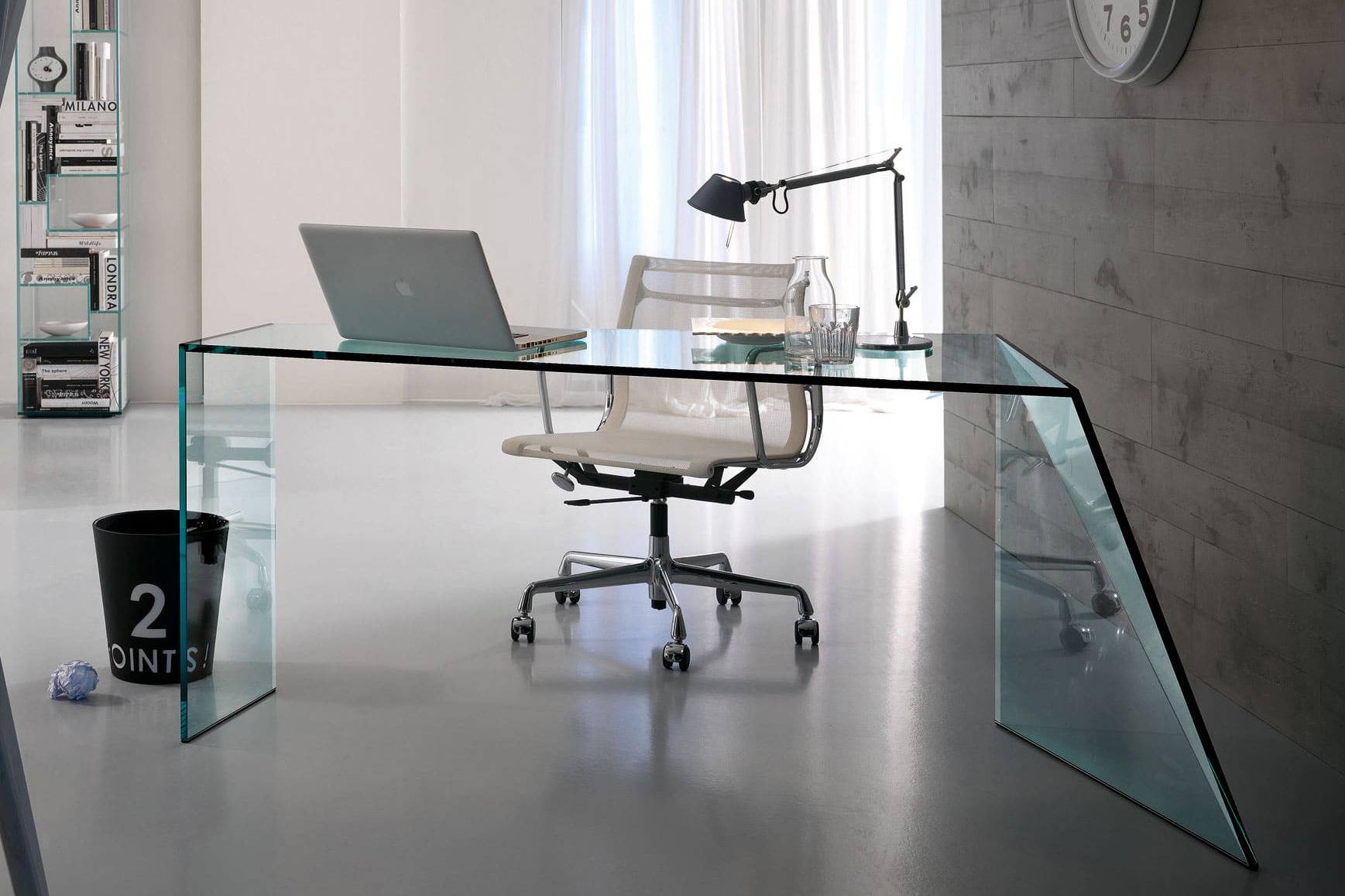 Penrose office desk by Tonelli