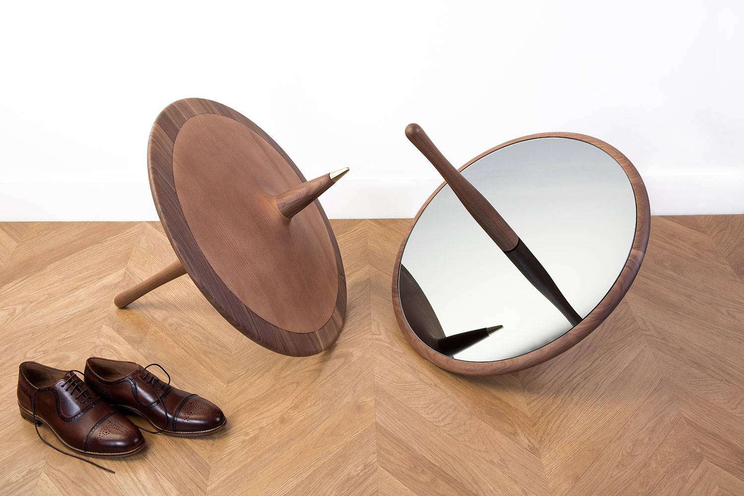 Peonza spinning top mirrors by Nomon 