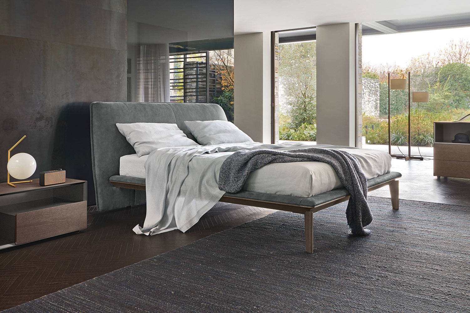 Peplo Bed