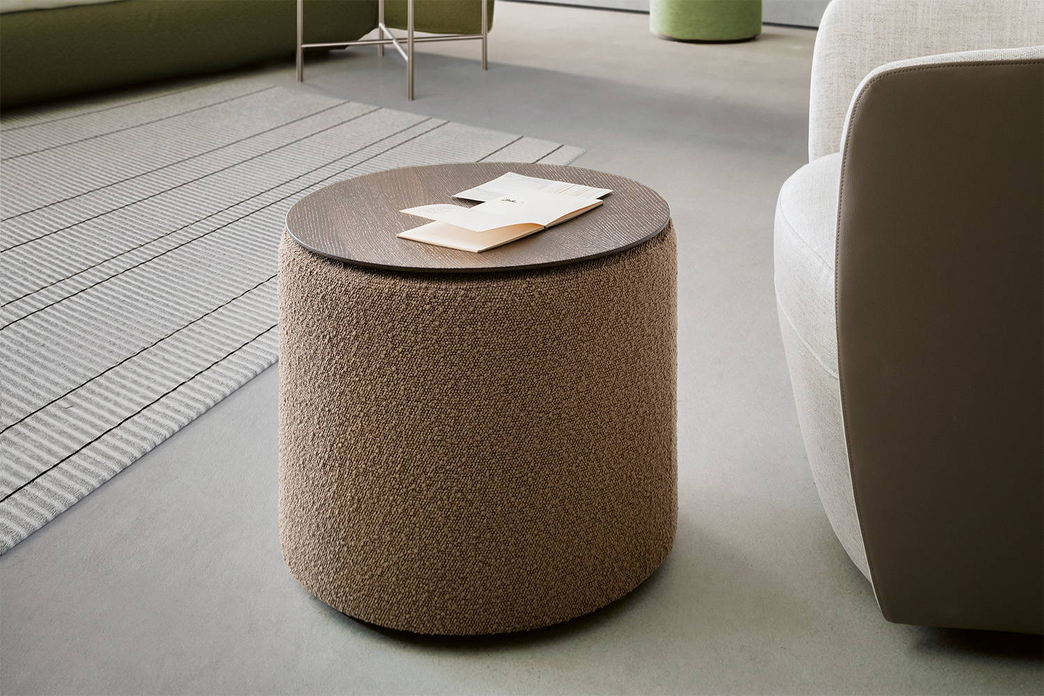 Pilar pouf by Presotto with wood veneer tray