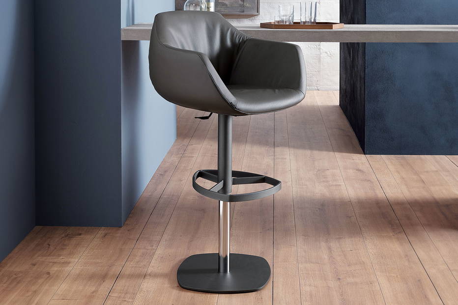 Piquet adjustable bar stool by Ozzio Italia