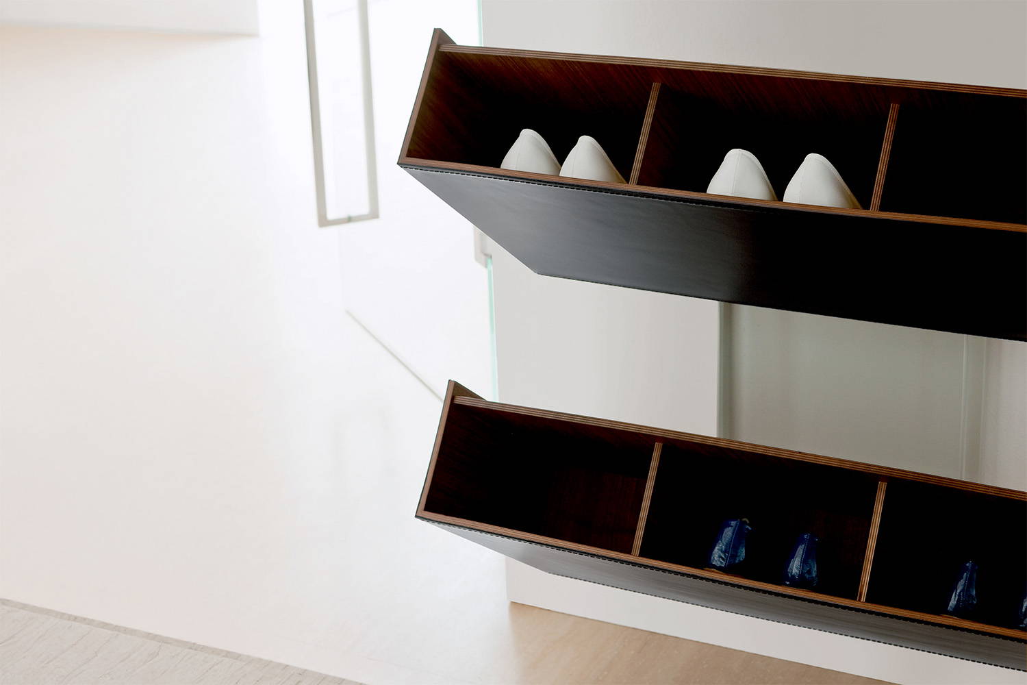 Pit Stop Shoe Rack by Porada | room service 360°