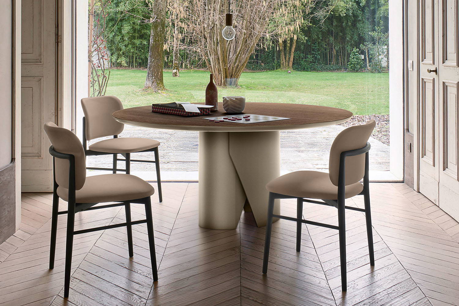 Plug Round Dining Table