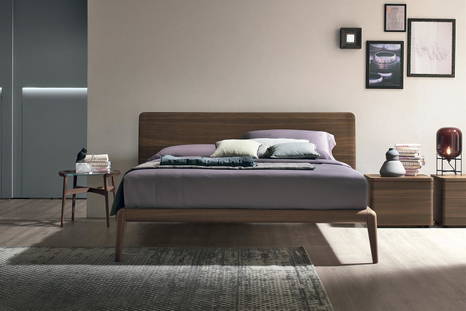 Prado Wood bed with Dolce Vita nightstands
