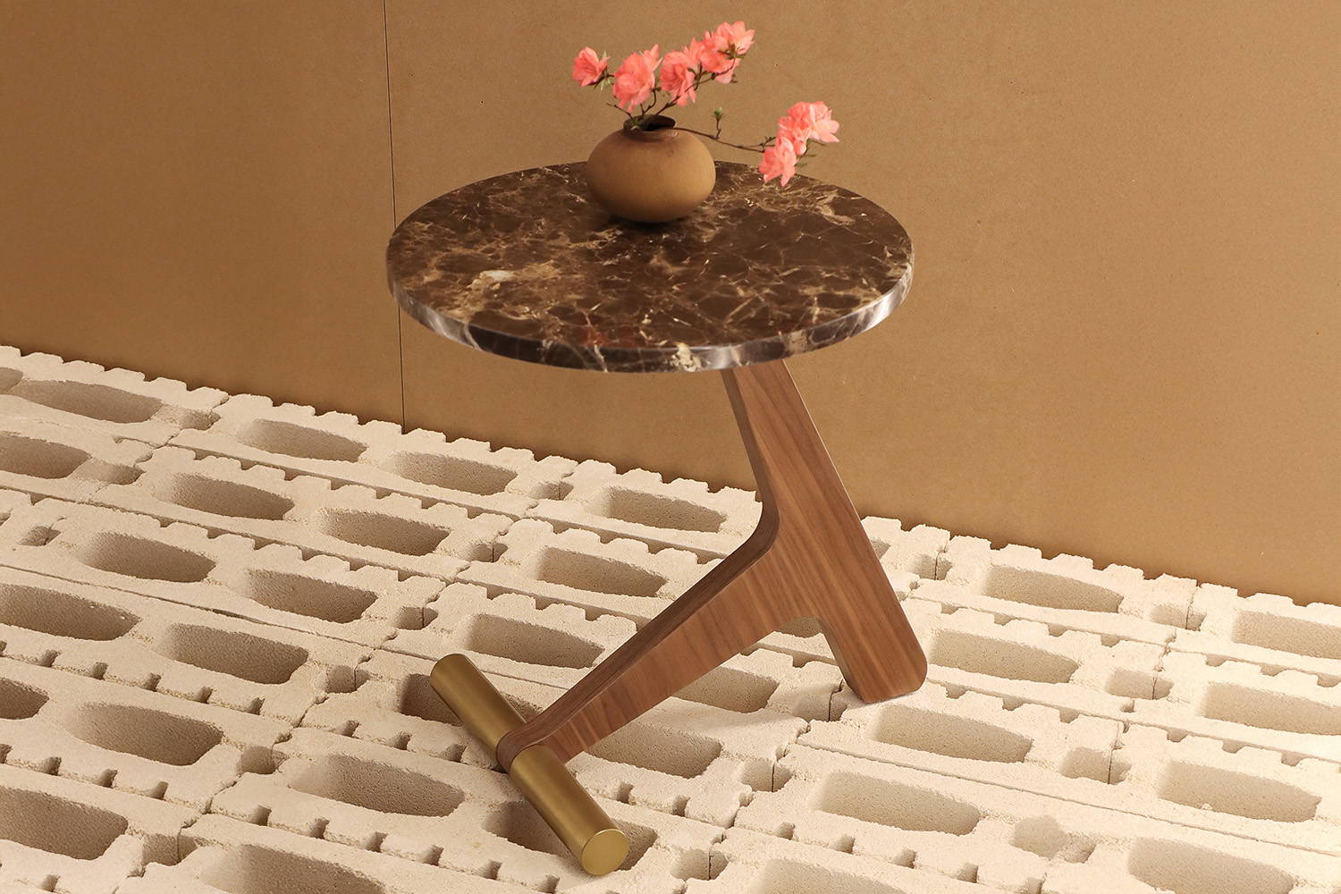 Puntero end table by Nomon