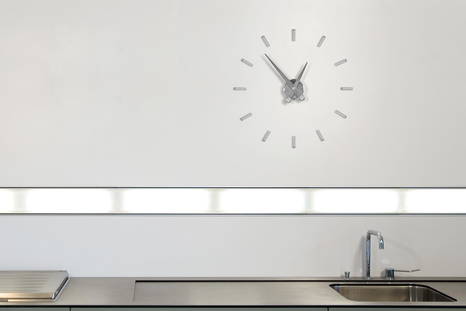 Puntos Suspensivos clock by Nomon
