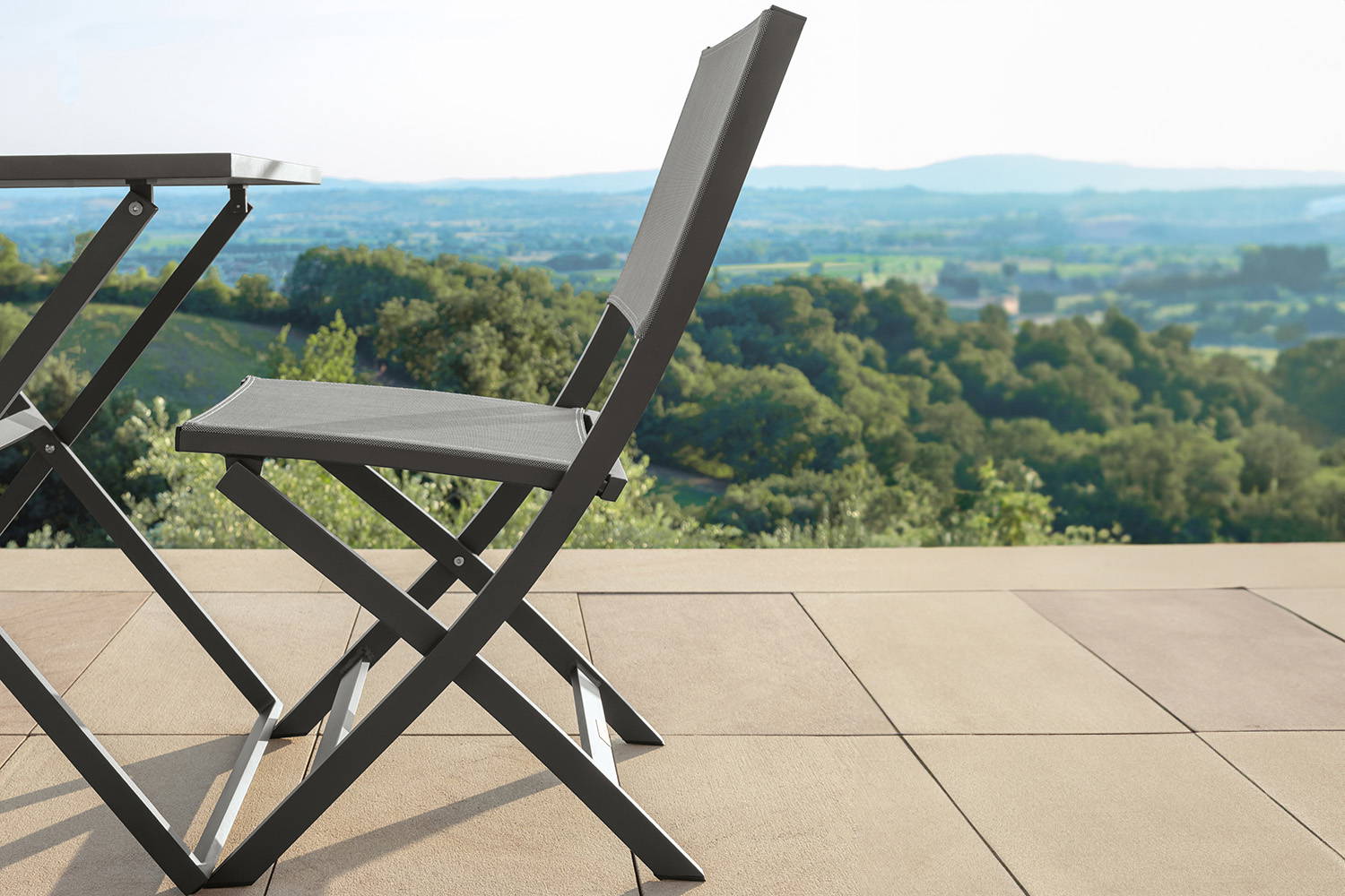 Queen folding chair designed by Talenti