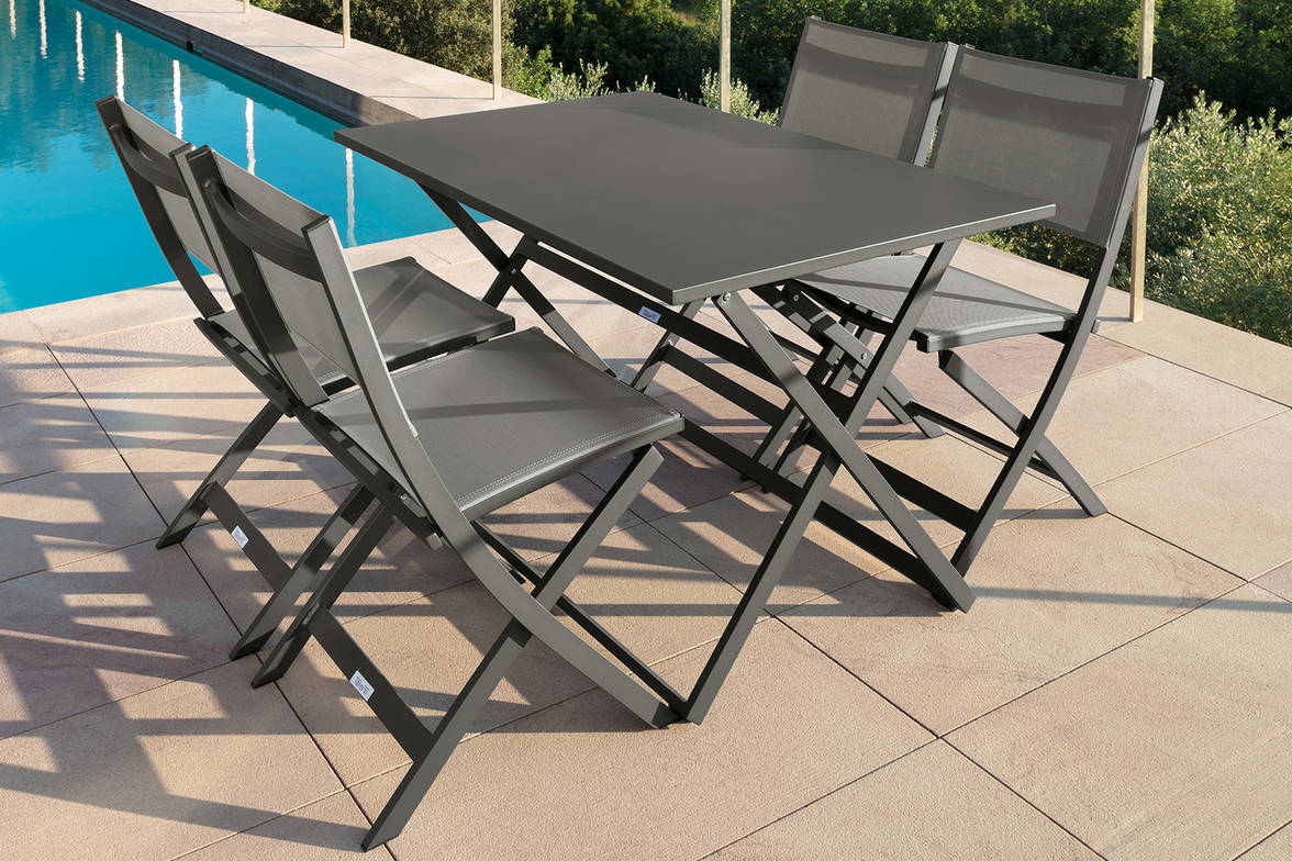 Queen folding table with the Queen folding chairs in an outdoor setting Queen folding table with the Queen folding chairs in an outdoor setting