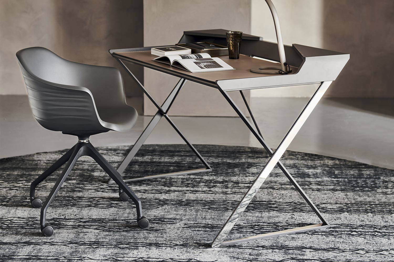 Qwerty desk with Indy 4 spokes dining chair by Cattelan Italia