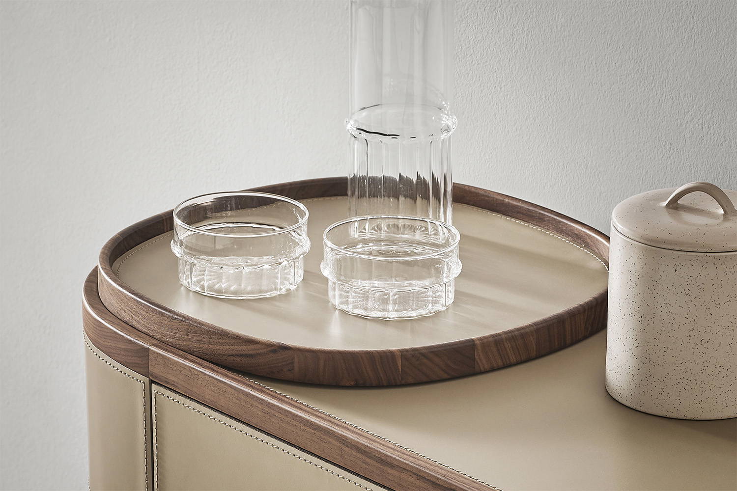Rami Tray with cuoietto leather.