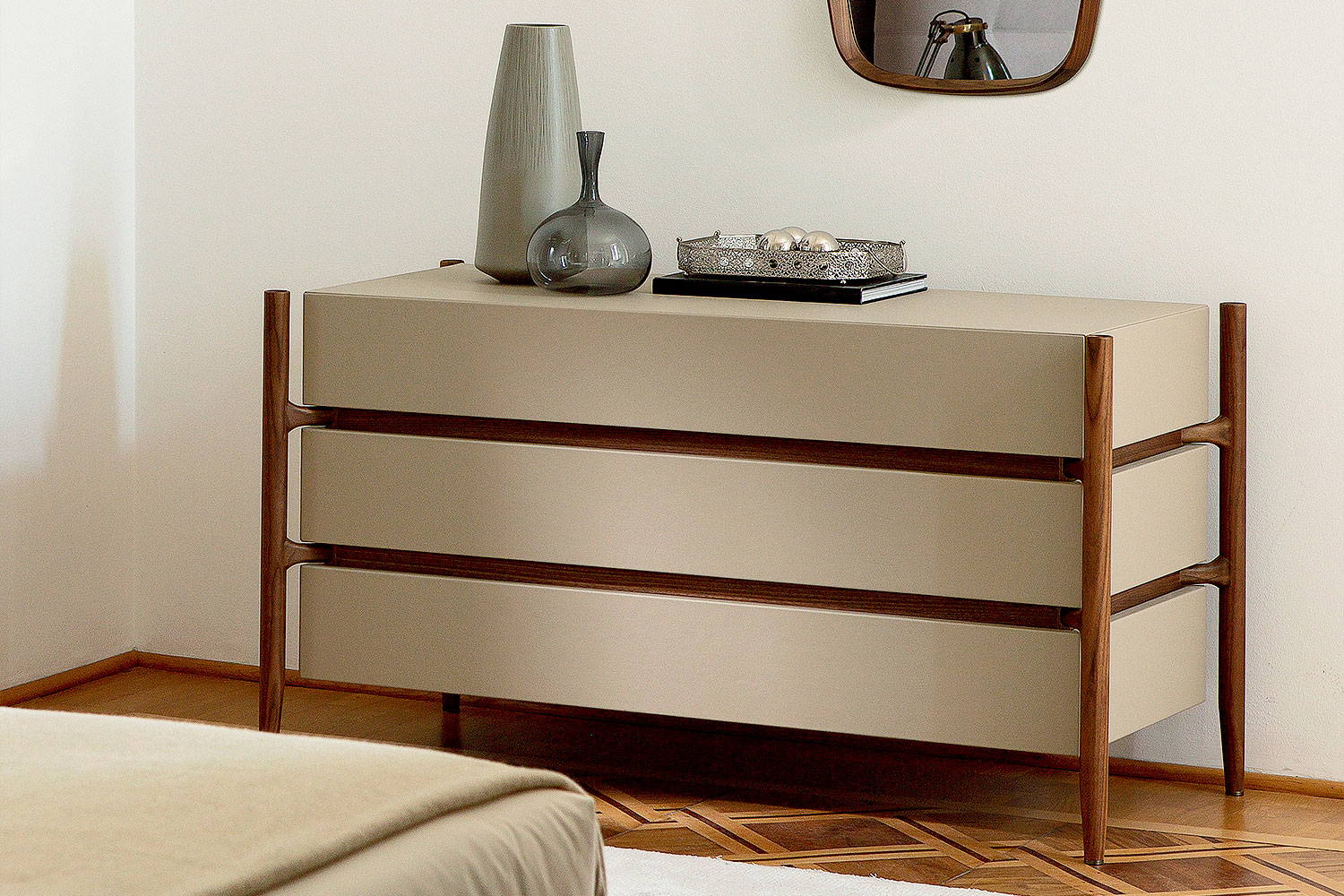 Regent dresser in leather by Porada