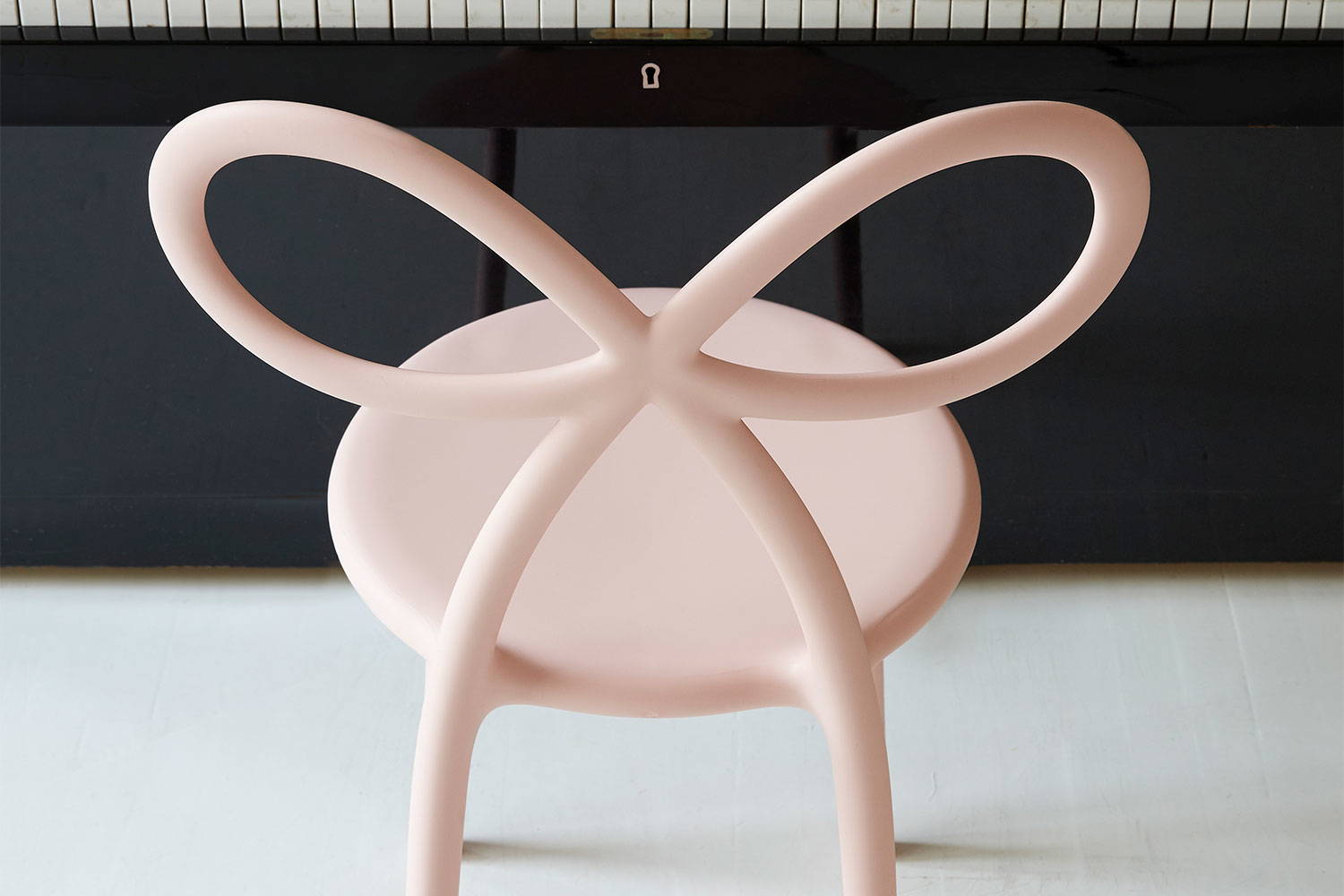 Ribbon Dining Chair by Qeeboo | room service 360°
