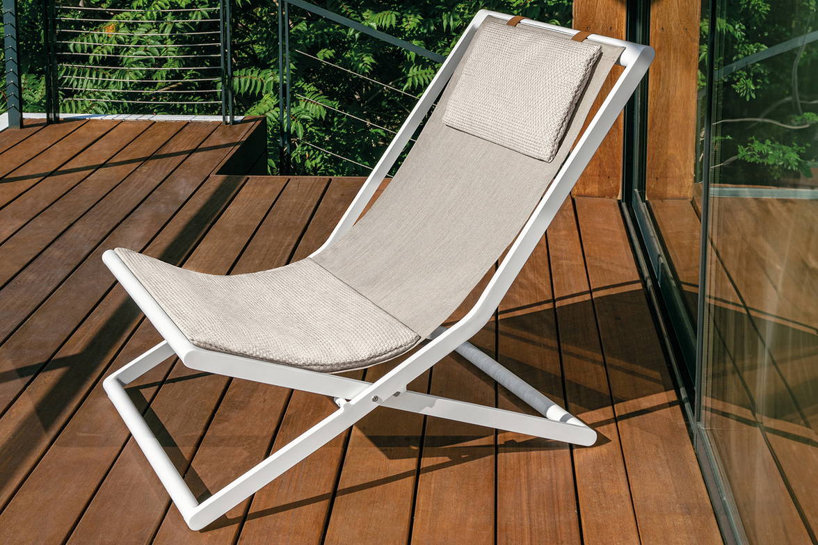 Riviera deck lounge chair by Talenti Riviera deck lounge chair by Talenti