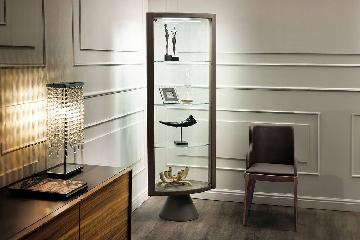 Saba swiveling curio by Cattelan Italia Saba swiveling curio by Cattelan Italia