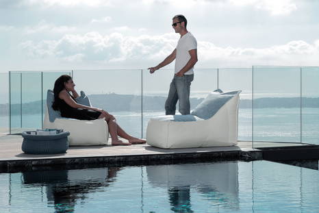 Sacco bicolor lounge chair by Talenti
