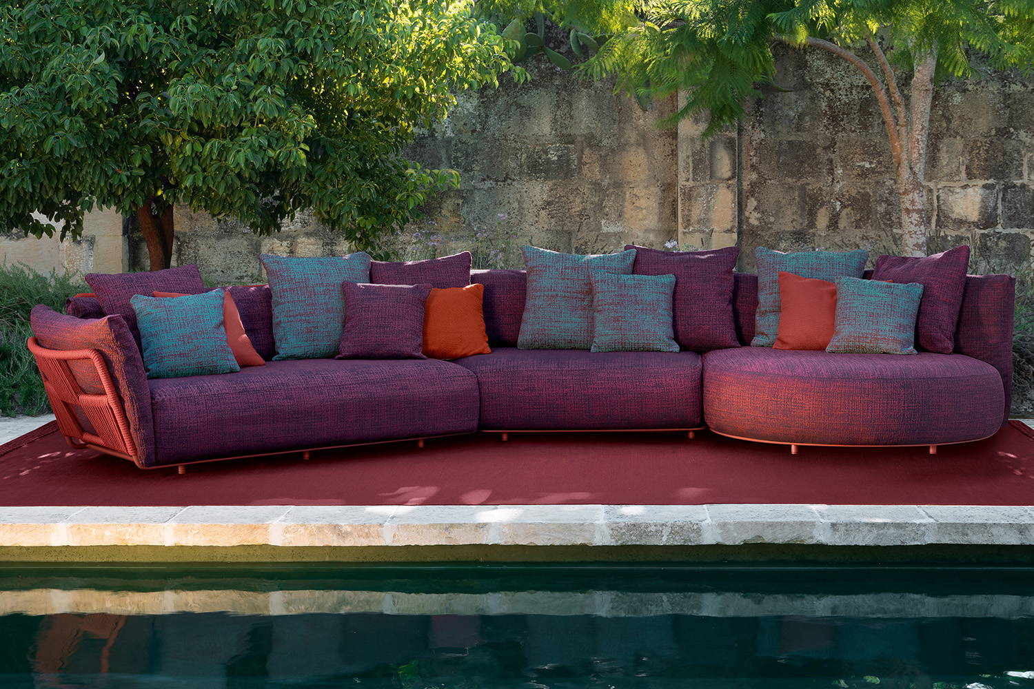 Scacco angled sectional sofa by Talenti