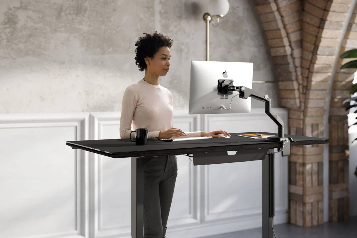 Sequel 20 6152 Lift Desk by BDI | room service 360°