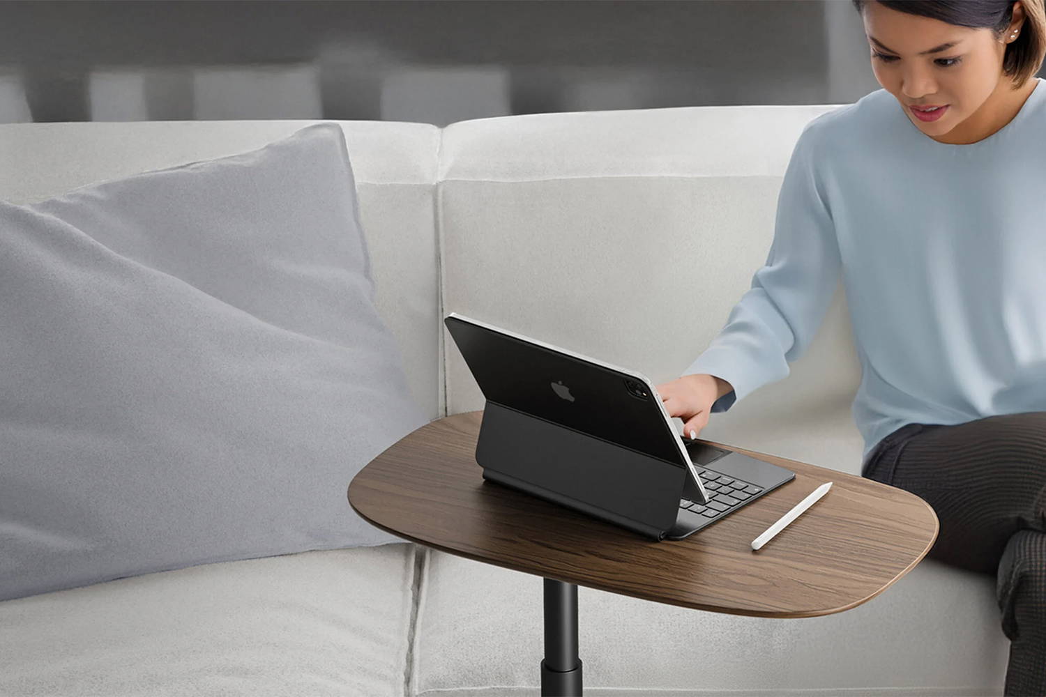 Serif 1046 Wood Lift Laptop Table by BDI | room service 360°