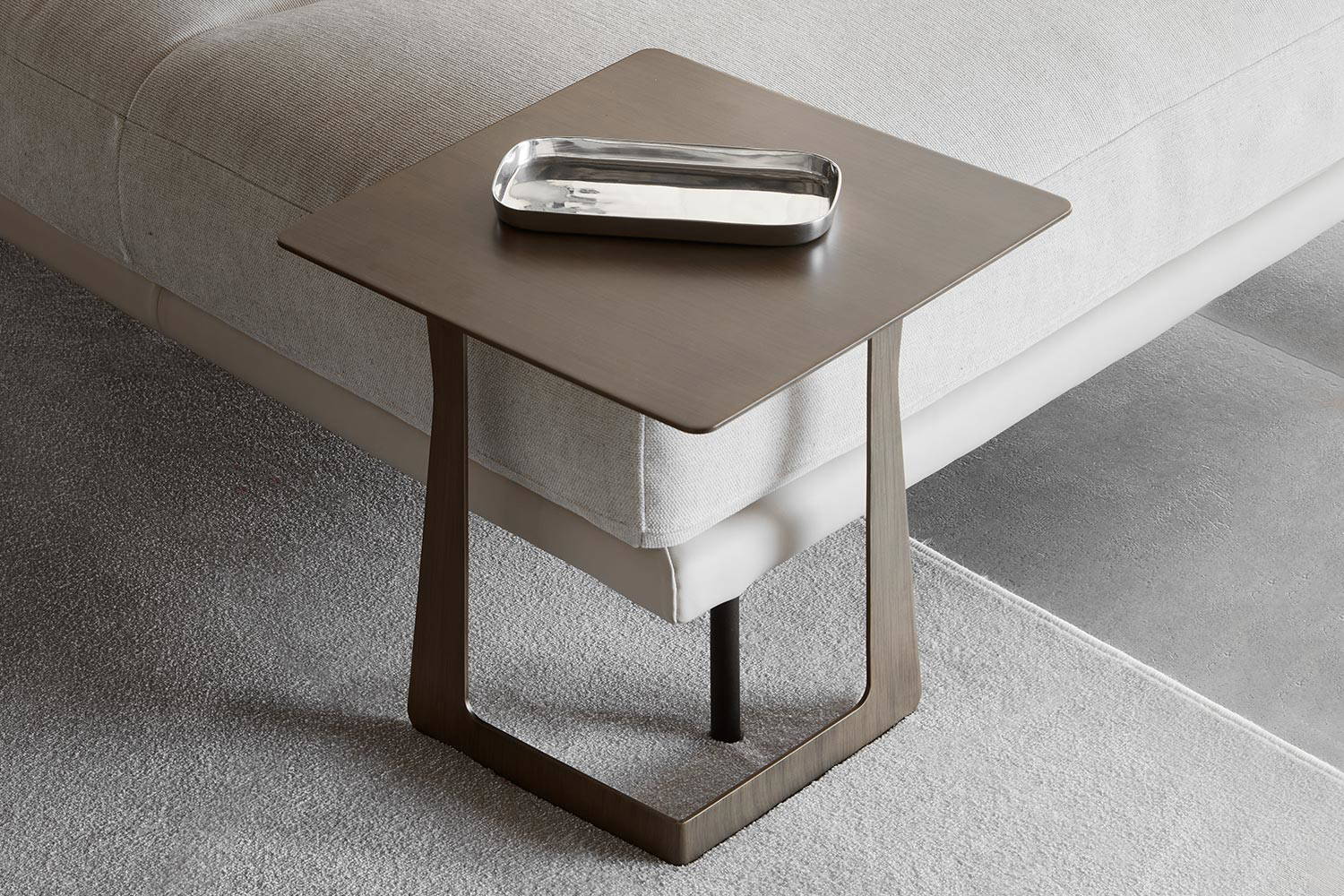 Shiny end table by Nicoline Italia