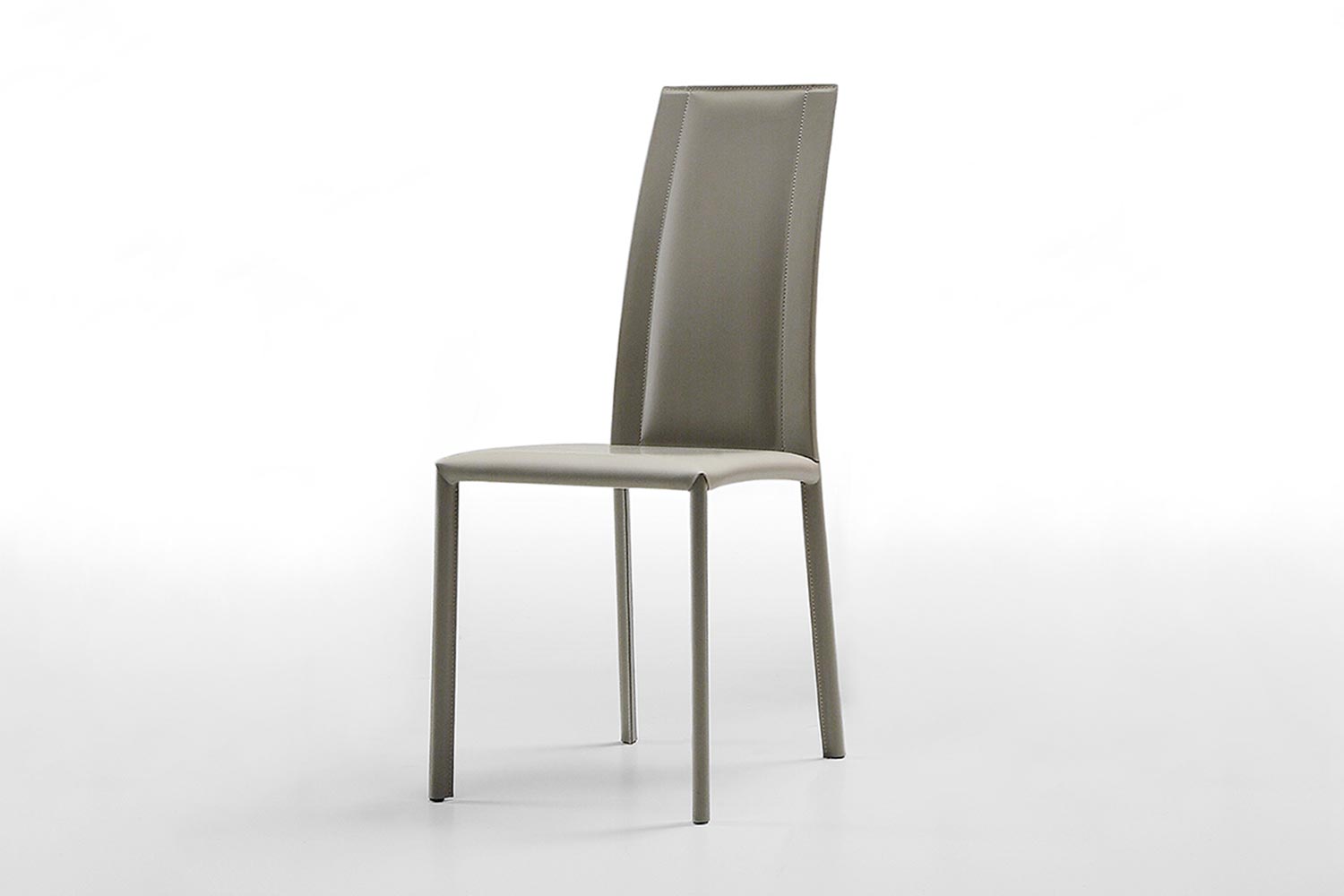 Silvy hard leather dining chair by Midj