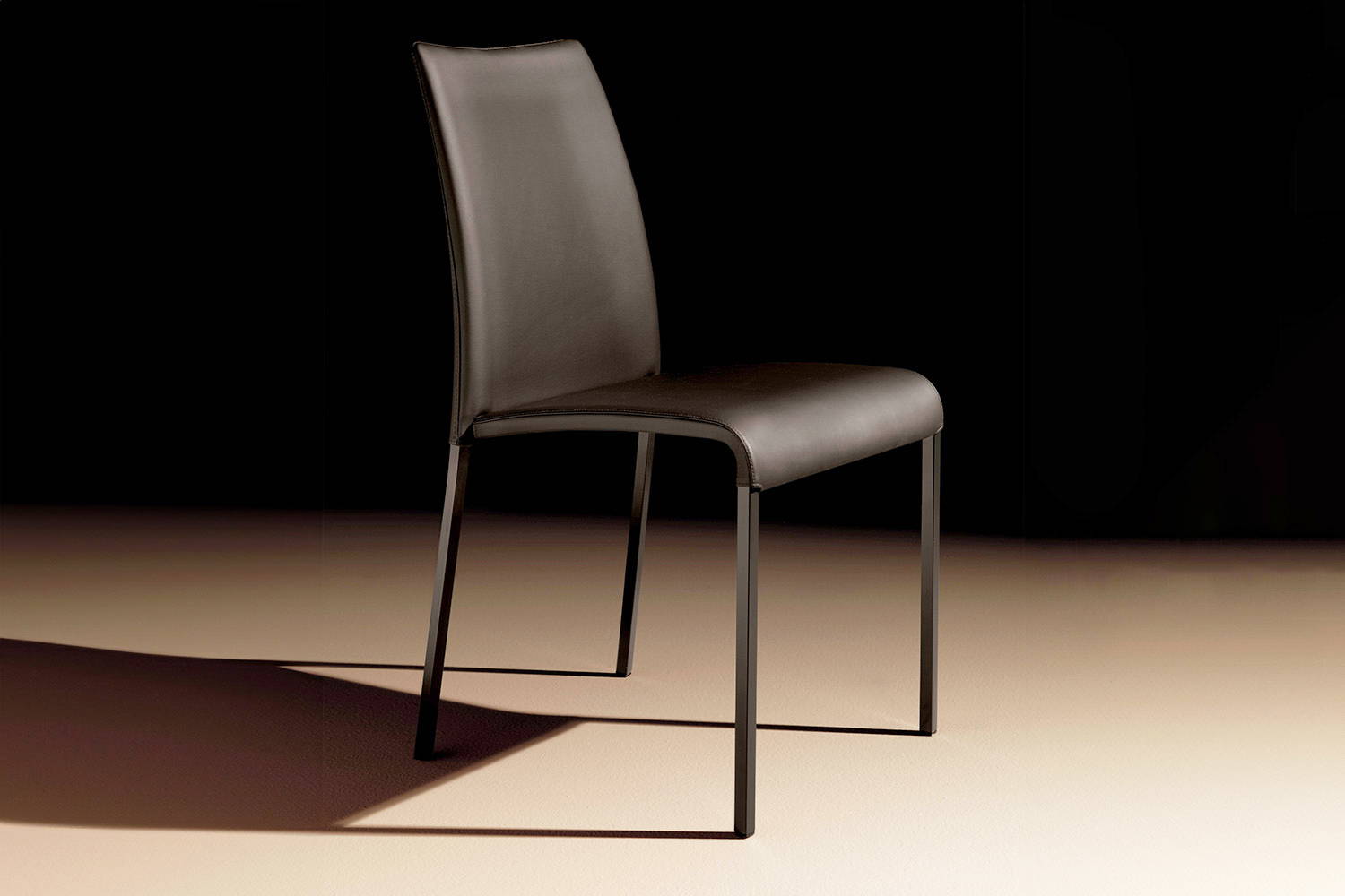 Sissi dining chair is easily customizable