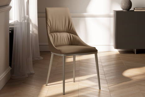 Sofia dining chair with a metal base