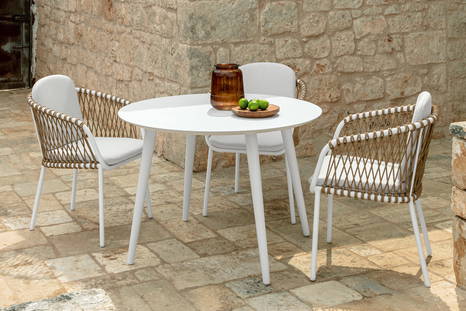 Sofy bistro table by Talenti