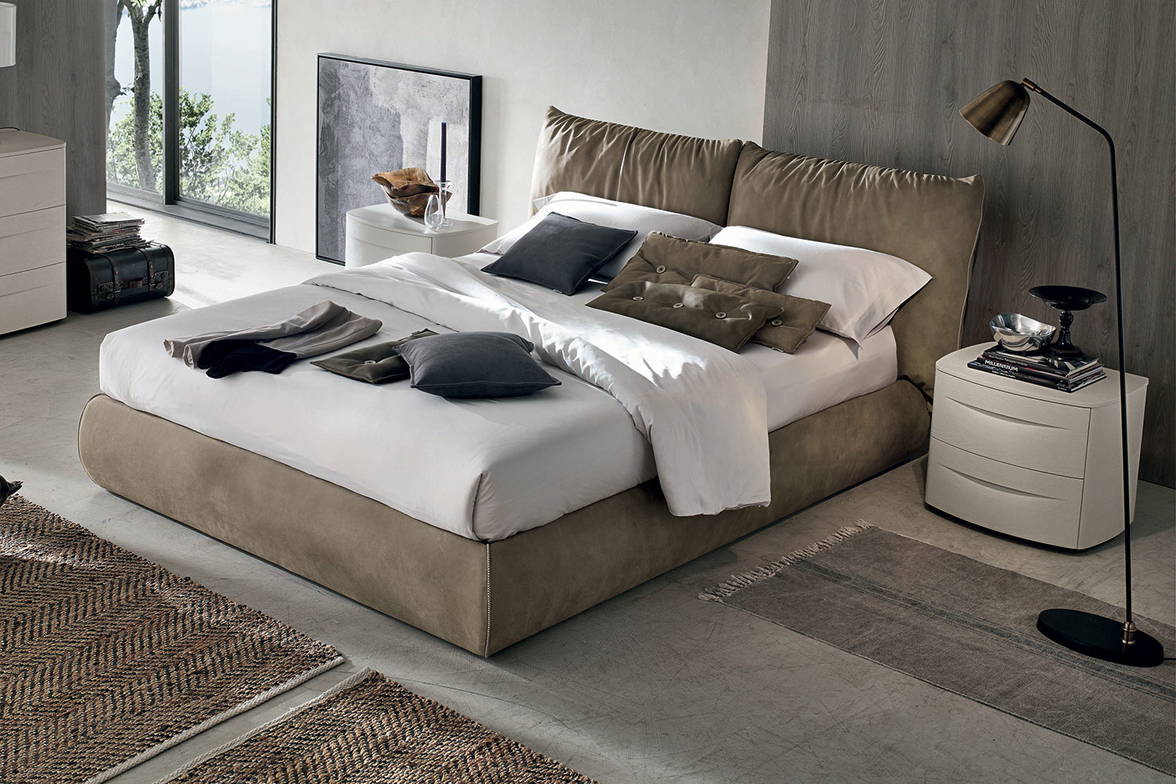 Sogno bed with Bogart nightstands Sogno bed with Bogart nightstands