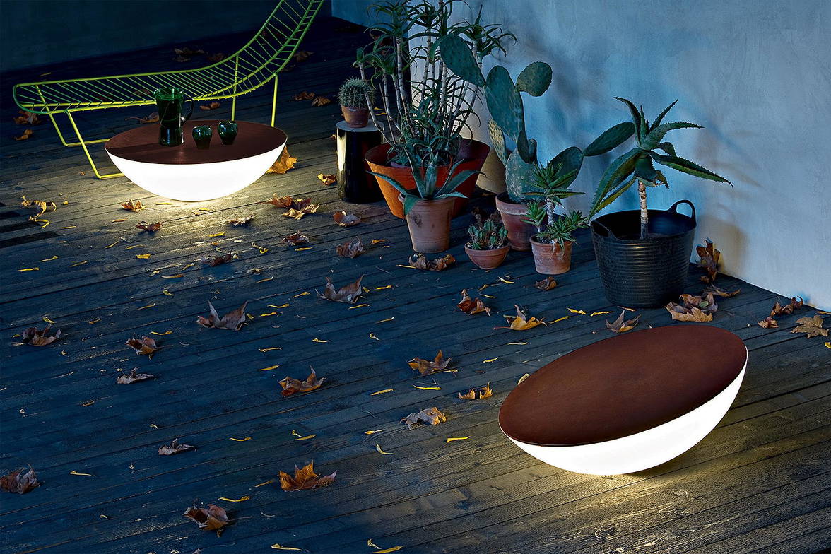 Solar outdoor floor lamps by Foscarini Solar outdoor floor lamps by Foscarini