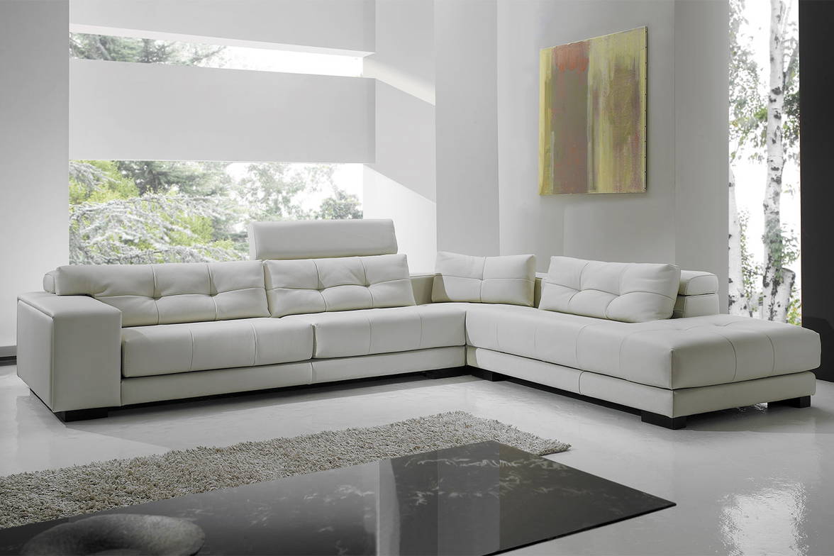 Soleado corner sectional sofa with peninsula that features adjustable headrest mechanism Soleado corner sectional sofa with peninsula that features adjustable headrest mechanism
