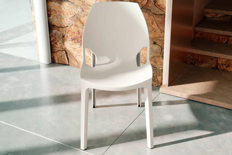 Spirit dining chair is made in polypropylene and recyclable glass fibre