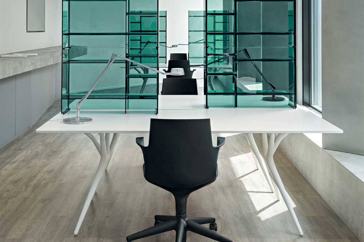 Spoon dining table designed by Antonio Citterio Spoon dining table designed by Antonio Citterio