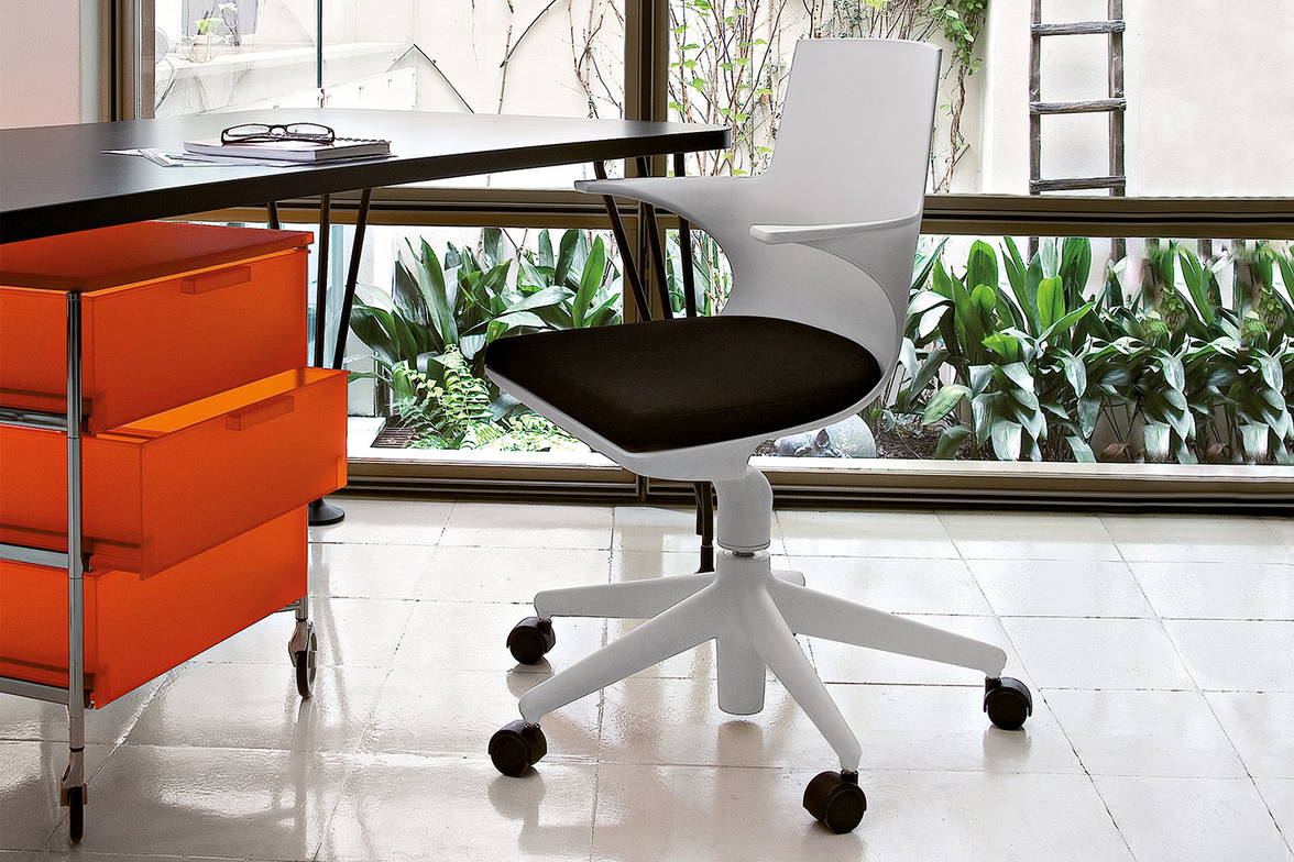 Spoon office chair with the Mobil File Cabinet Spoon office chair with the Mobil File Cabinet