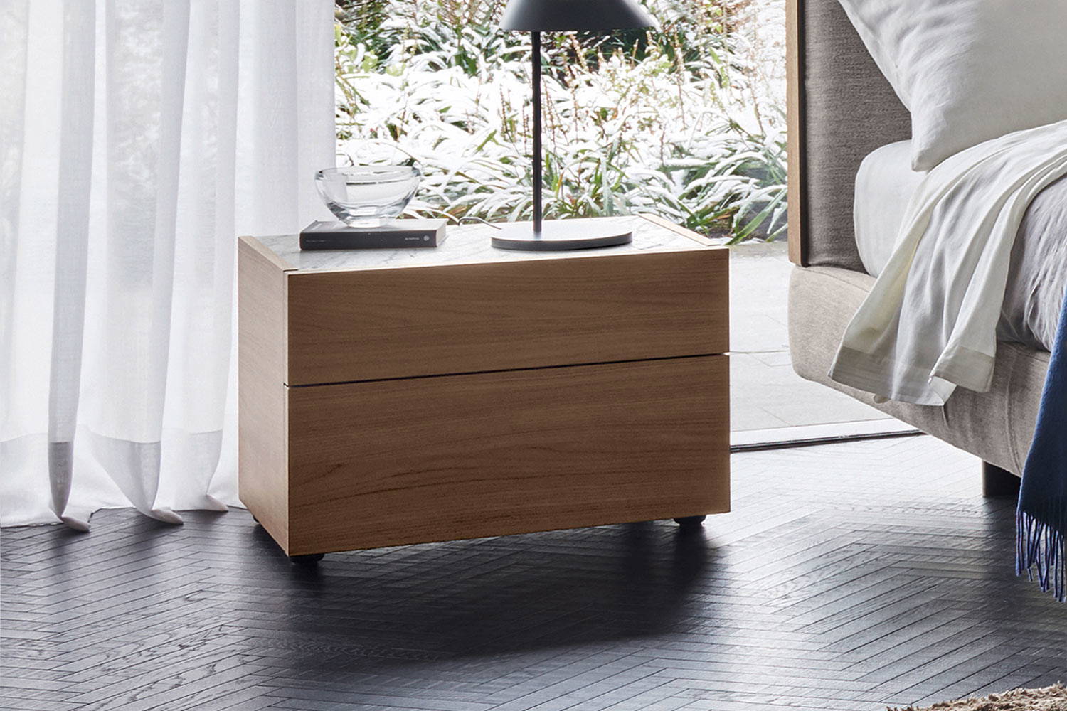 Status Nightstand