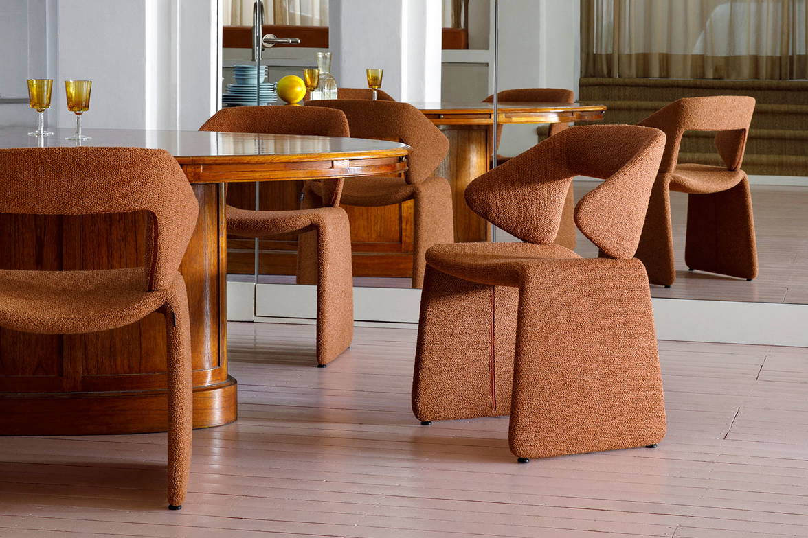 Suit dining chair by Artifort Suit dining chair by Artifort