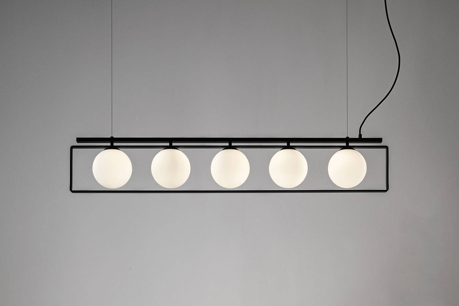 Suspense linear suspension by Midj
