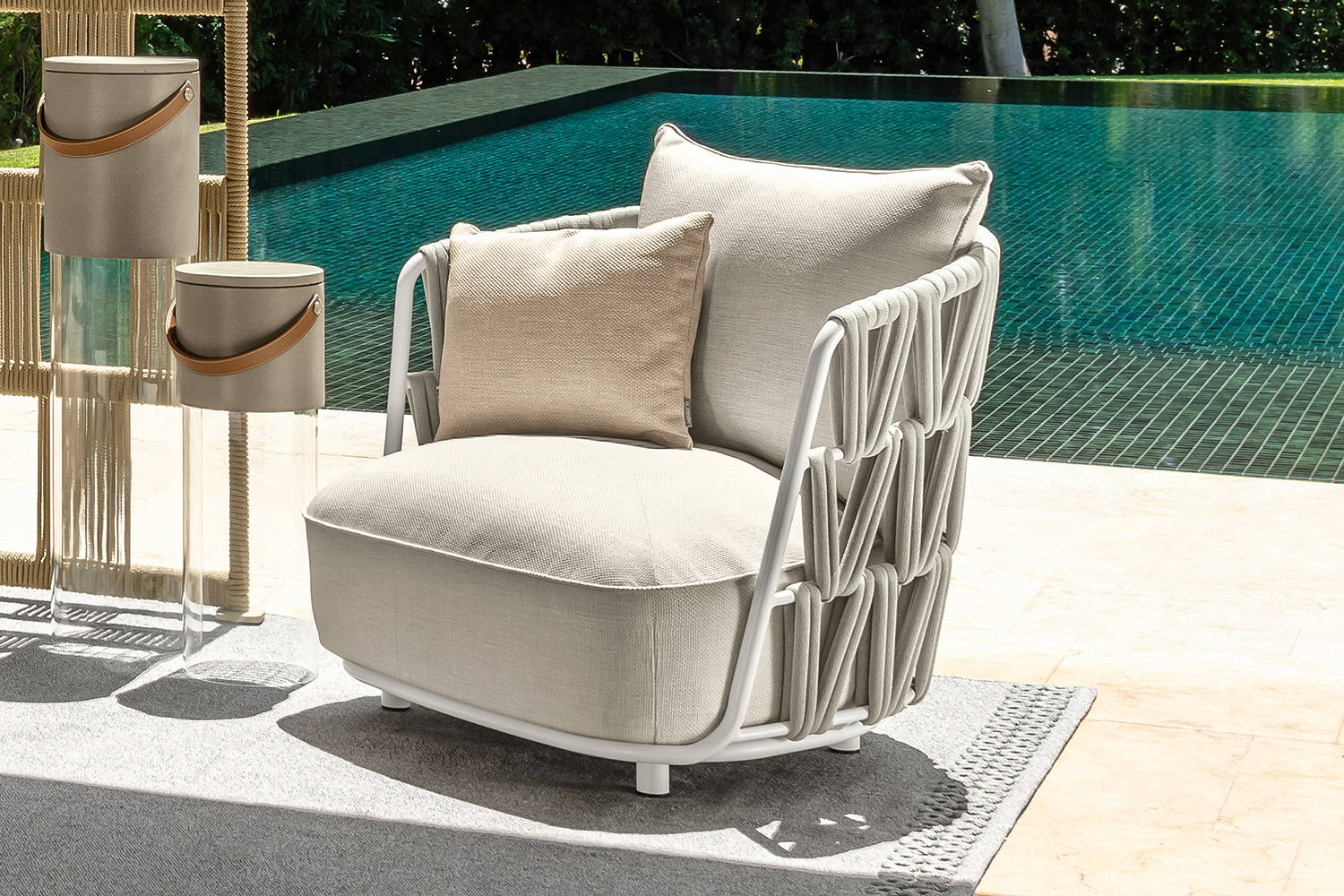 Swipe lounge armchair by Talenti