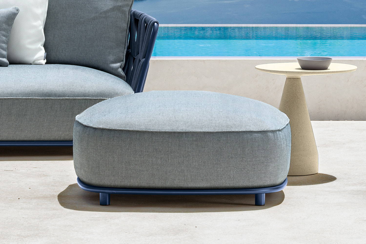Swipe Pouf