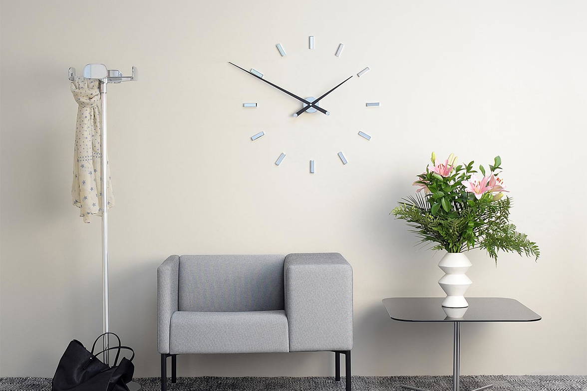 Tacon L clock by Nomon Tacon L clock by Nomon