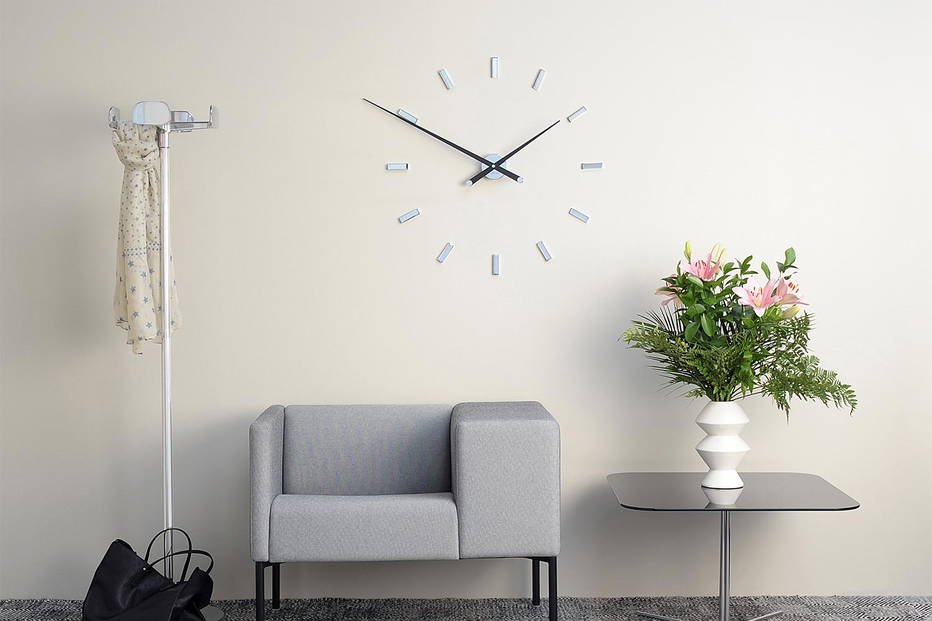 Tacon L Clock