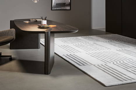 The Tangeri rug with the Flatiron desk.