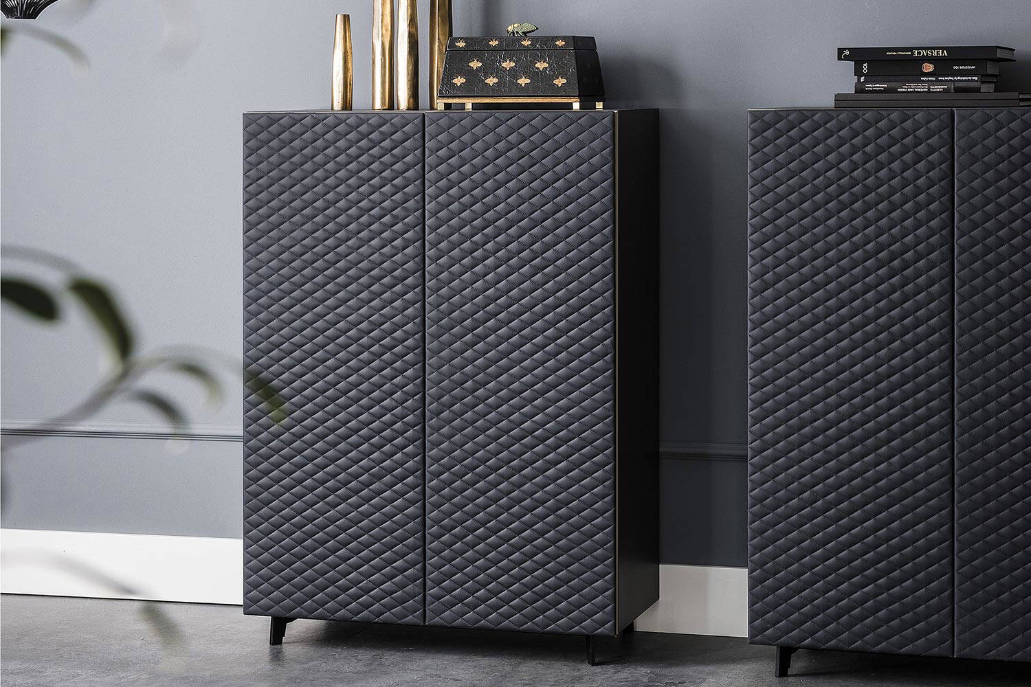 Tiffany cupboard with a frame in Matte Black