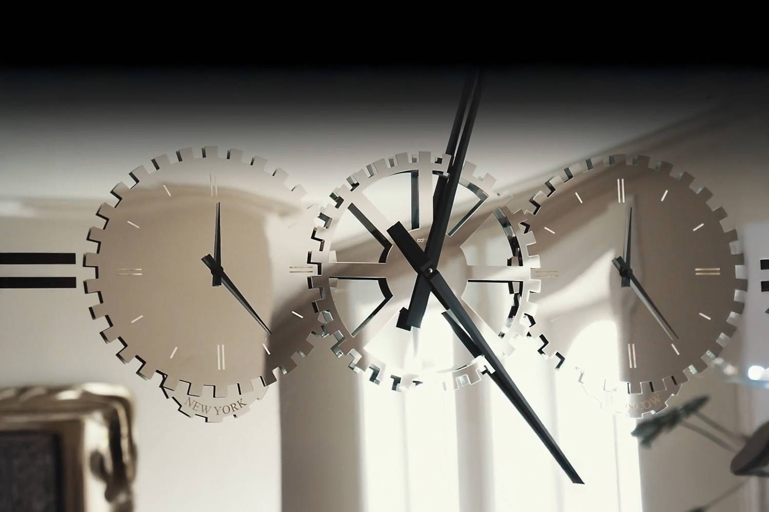 Times Mirror by Cattelan Italia | room service 360°