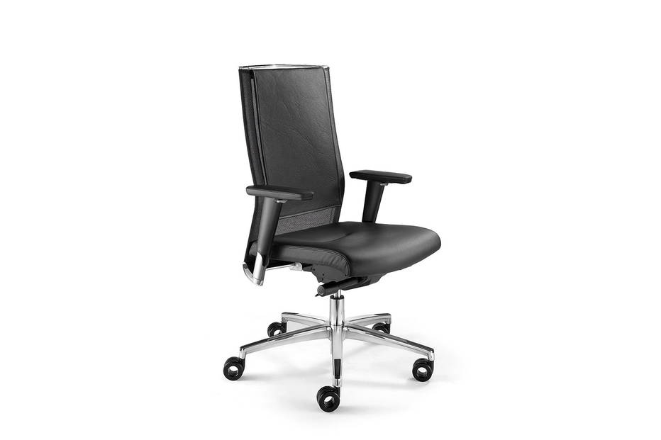 Titania office chair by Uffix