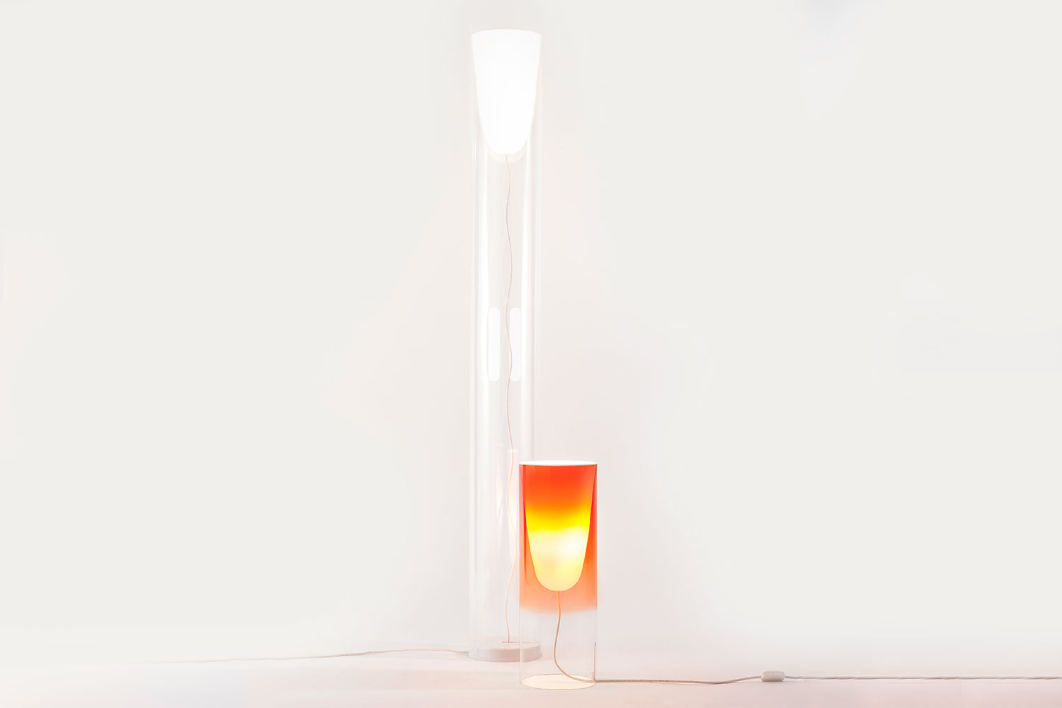 Toobe Floor Lamp by Kartell | room service 360°