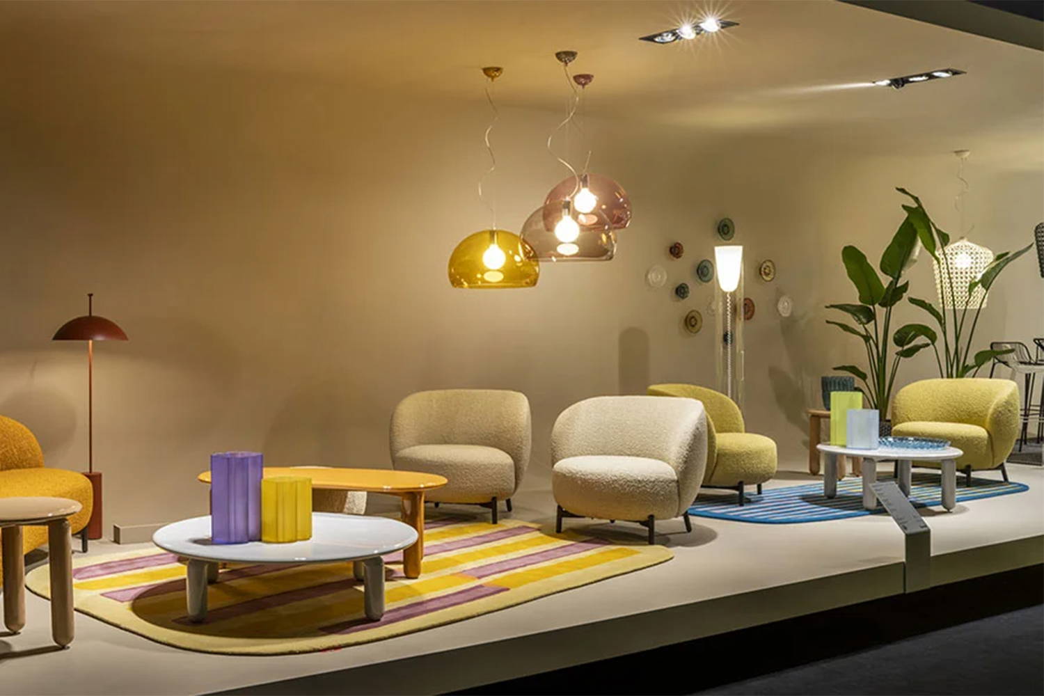 Toobe Floor Lamp by Kartell | room service 360°