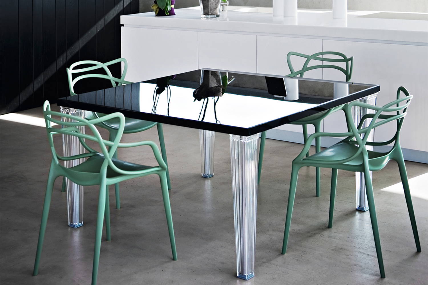 Toptop Dining Table