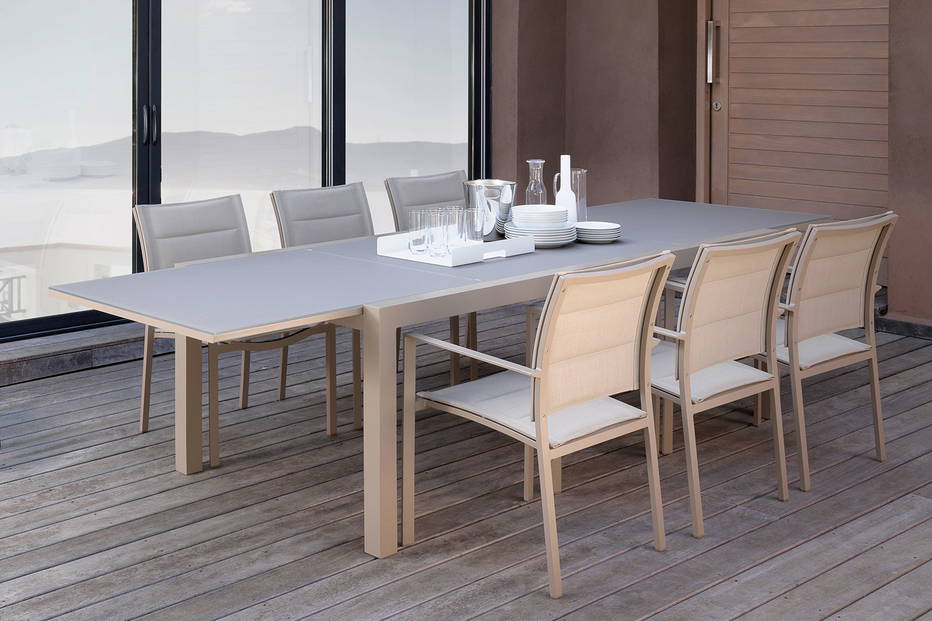 Touch extension dining table by Talenti