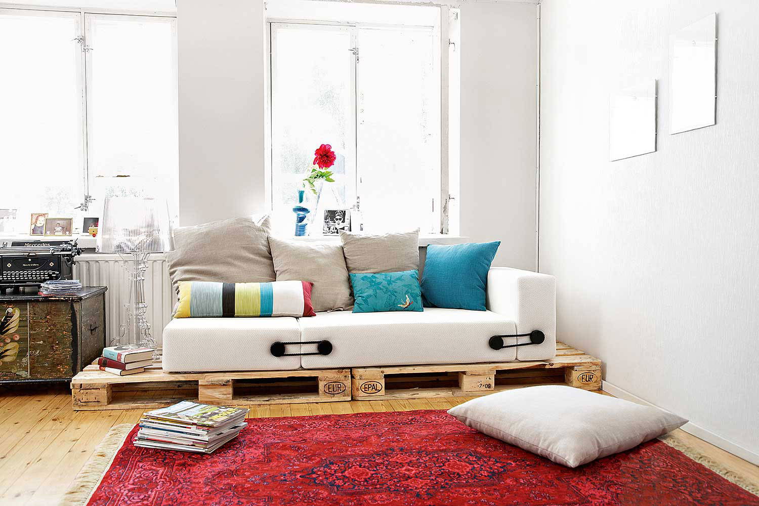 Trix convertible chaise lounge in living room interior